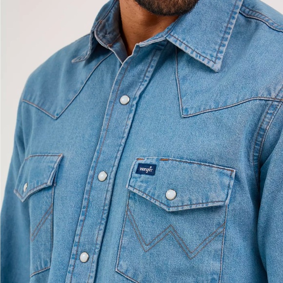 NWT Wrangler Men’s Light Blue Denim Shirt - Classic Western Style - Picture 4 of 4